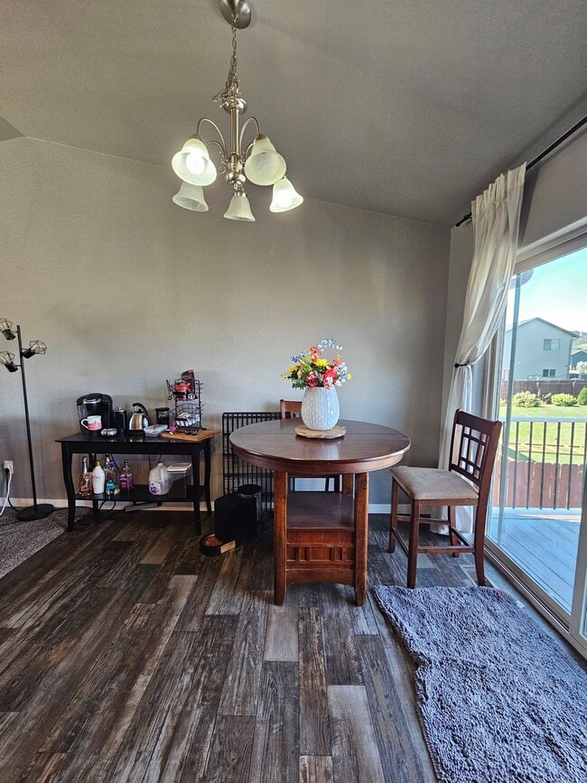 Building Photo - 3 BED | 3 BATH | SPLIT FOYER HOME | GARAGE
