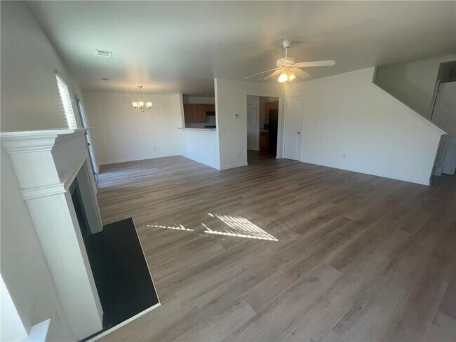 Building Photo - 2350 Mayfair Dr