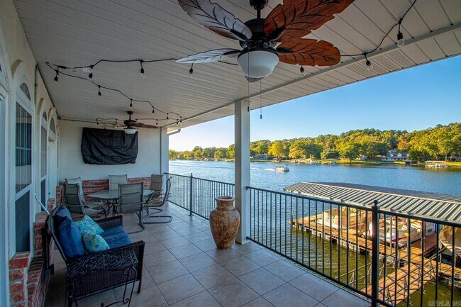 Building Photo - 451 Lakeland Dr