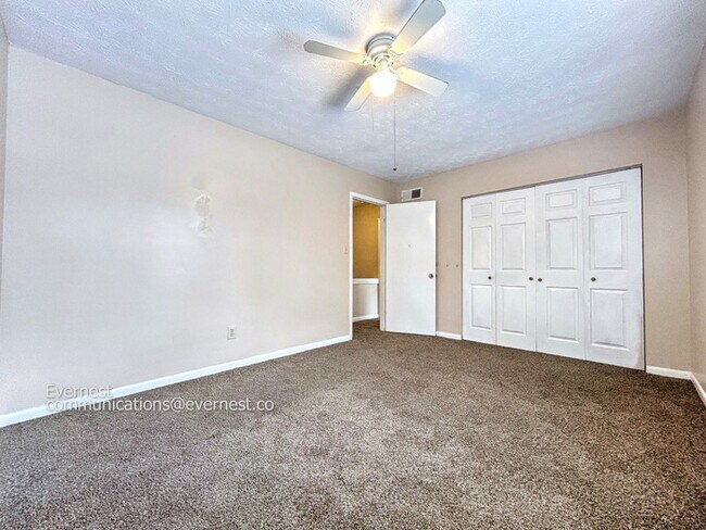 Building Photo - 925 Pine Oak Trail