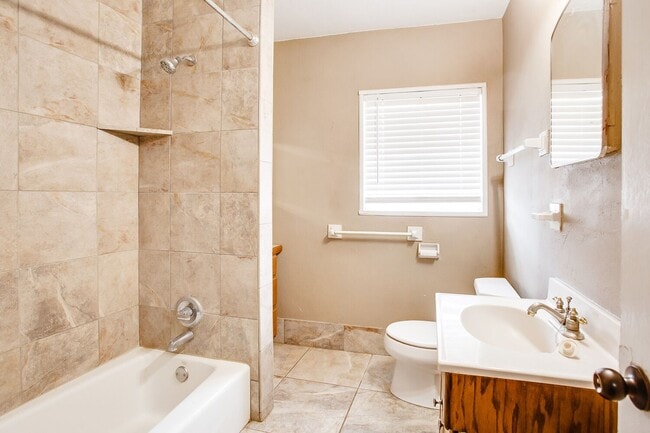 Building Photo - Pre Leasing for fall 2026! 2/2 in Tech Terrace!