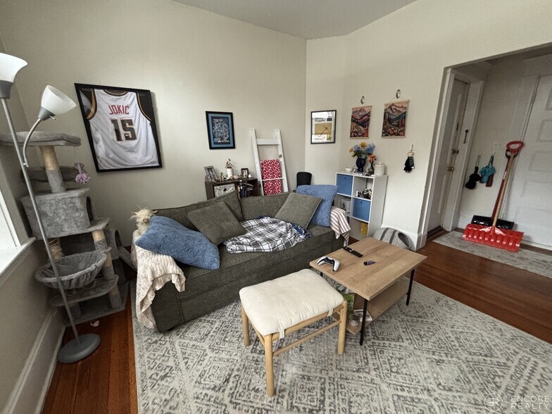 Building Photo - 1595 Beacon St