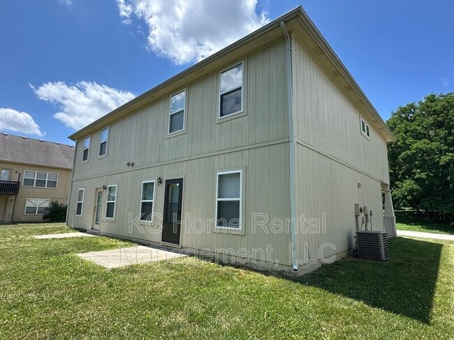 Building Photo - 1957 N 80th Ct