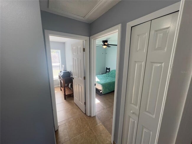 Building Photo - 825 Charles Ave