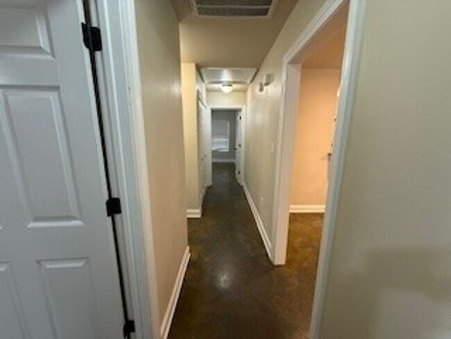 Building Photo - Country side home