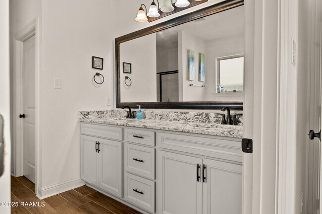 Building Photo - 120 Sugar Crest Dr