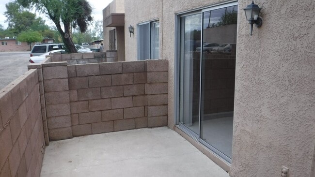 Building Photo - 1255 E Halcyon Rd