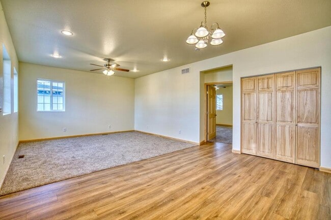 Building Photo - 126 2nd St