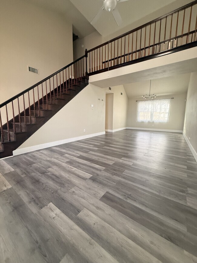 Building Photo - 1949 Arlington Arch Dr