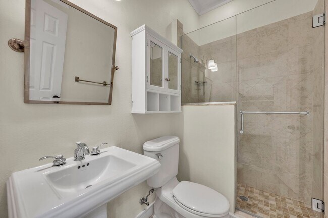 Building Photo - Gorgeous Winter Park Home