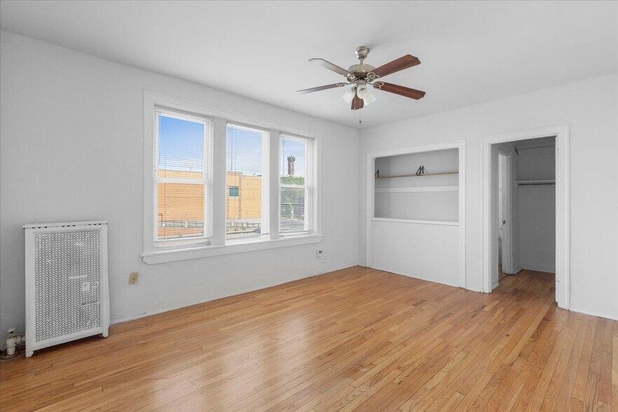 Building Photo - 1634 W Morse Ave