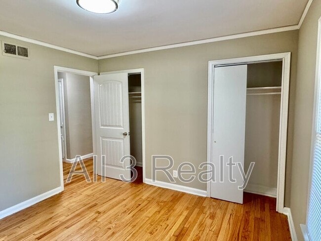 Building Photo - 2804 Sumter Ave