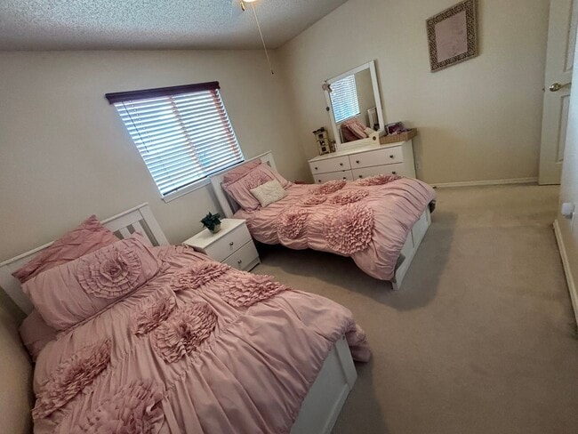 Building Photo - Meticulsly Maintained 5 Bedroom, 4 Bathroom Home