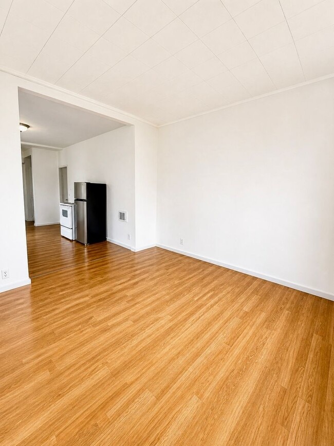 Building Photo - 520 Karr Ave
