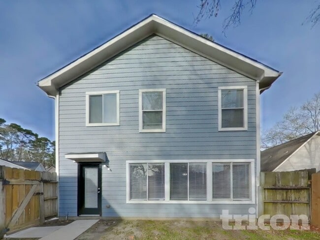 Building Photo - 21899 Pinewilde Ct