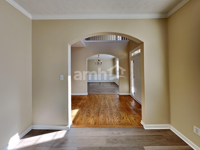 Building Photo - 2410 Greenside Ct