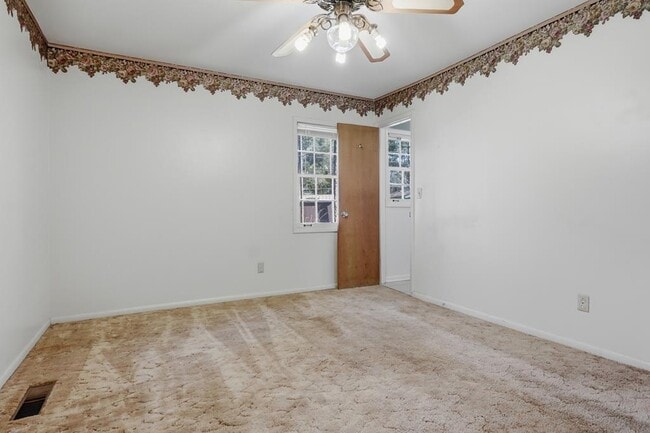 Building Photo - 2101 Goldendale Ln