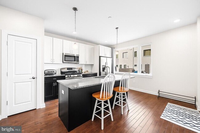 Building Photo - 1640 N 5th Ct