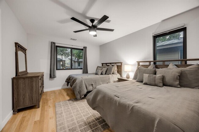 Building Photo - 3610 Thompson St