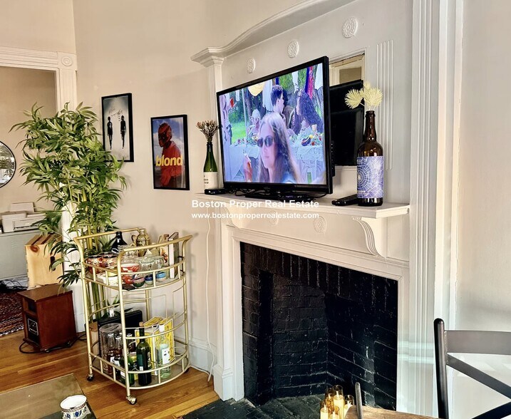 Building Photo - 99 Saint Botolph St