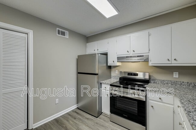 Building Photo - 146 Chalet N Blvd