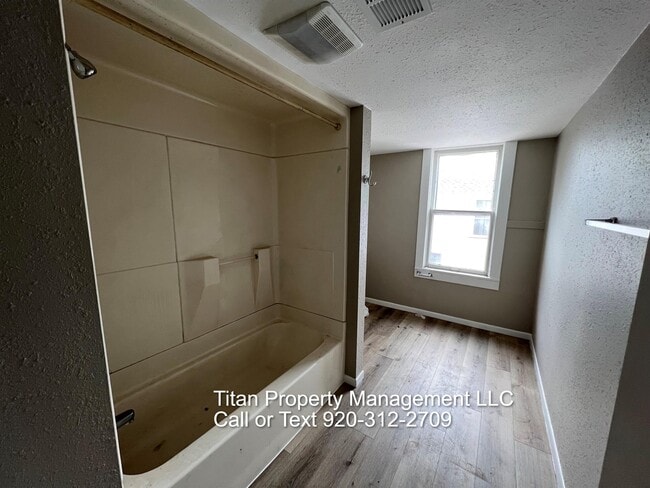 Building Photo - 757 Woodland Ave