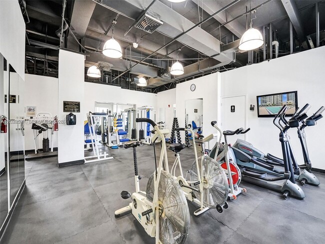 Building Photo - 2751 S Ocean Dr