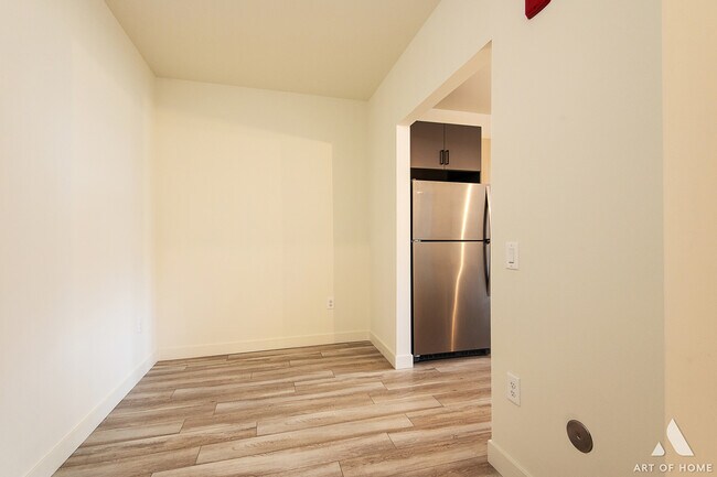 Building Photo - 1425 Ellinwood St