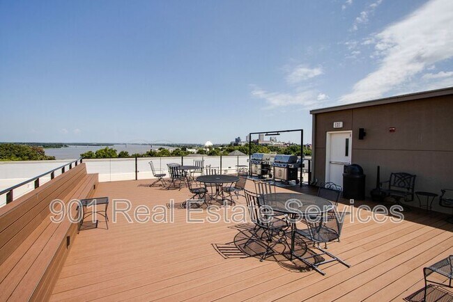 Building Photo - 648 Riverside Drive