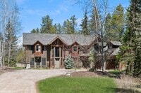 Building Photo - Charming 4 bedroom Home in Whitefish on 3 ...