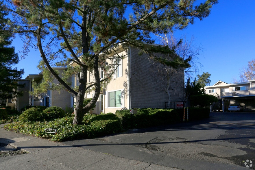 Building Photo - Apartments on Cabot Way