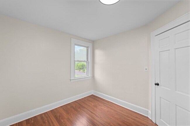 Building Photo - 2215 N Wood Ave