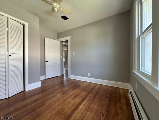 Building Photo - 2137 Allen St