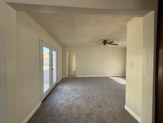 Building Photo - 4BR plus Bonus Room, 4 BA incls  Fully Furnished Casita, Garage, Colorado River!!