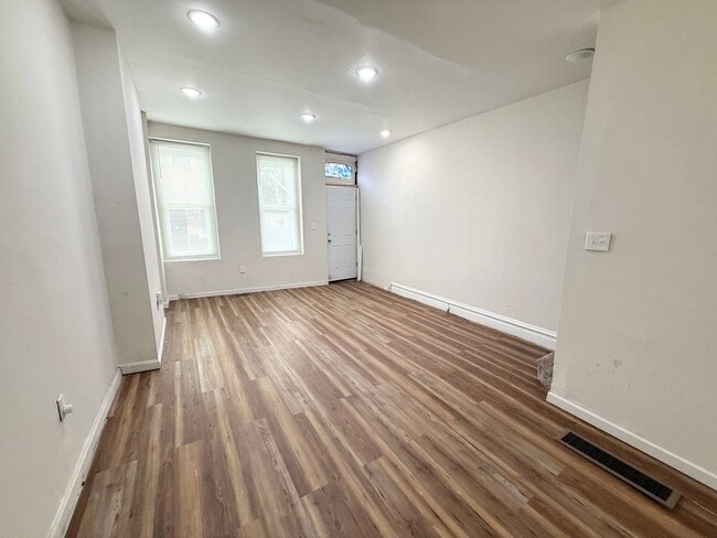 Building Photo - 2262 N Gratz St