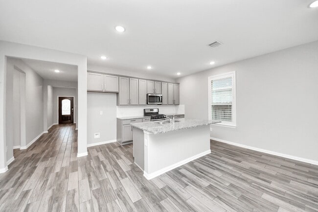 Building Photo - 31215 Whitfield Ct