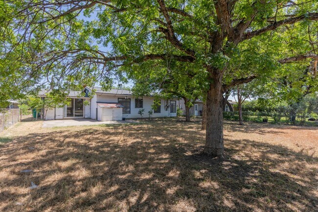 Building Photo - 214 Antrim Dr