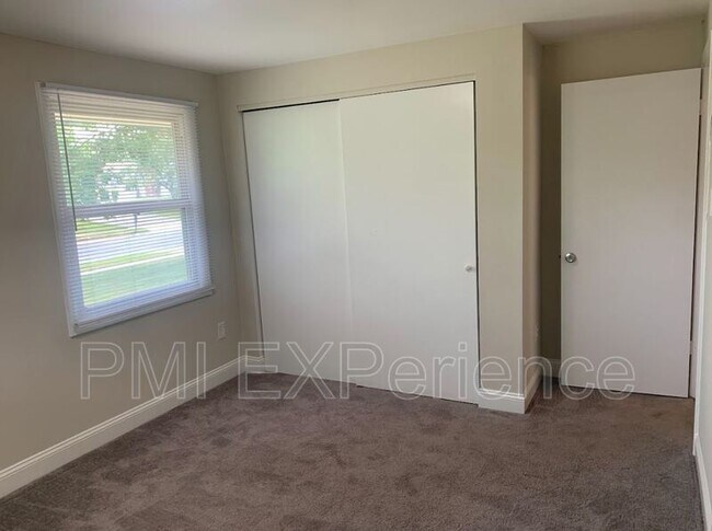 Building Photo - 5600 Daniel Cir