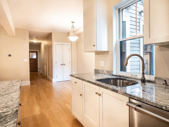 Building Photo - 24 Hall St