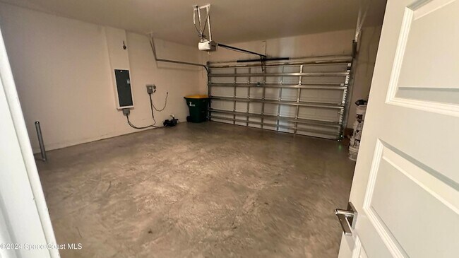 Building Photo - 607 Clearwater Ave