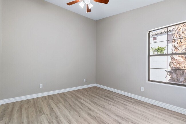 Building Photo - Gorgeous Everything you Need 4Bedroom plus Den Chandler Home!