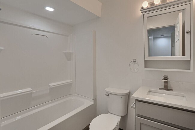 Building Photo - 153 Kathleen Dr
