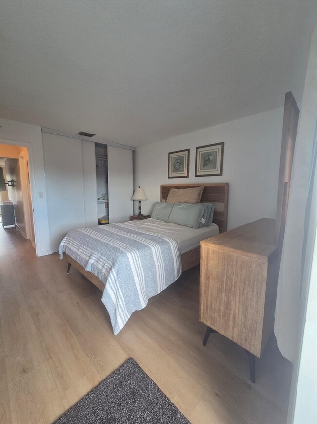 Building Photo - 1920 NE 51st Ct