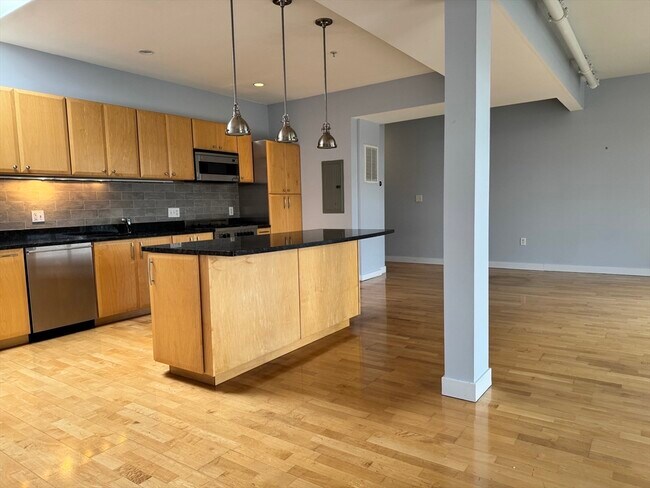 Building Photo - 950 Dorchester Ave