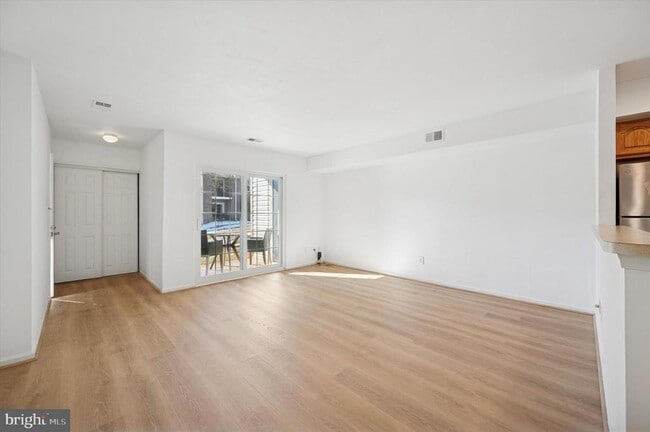 Building Photo - 61 Ramsgate Ct