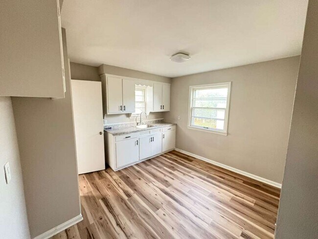 Building Photo - Charming 3-Bedroom Home in Maple Heights –...