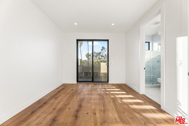 Building Photo - 5120 1/2 Laurel Canyon Blvd