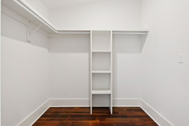 Building Photo - 2318 St Andrew St