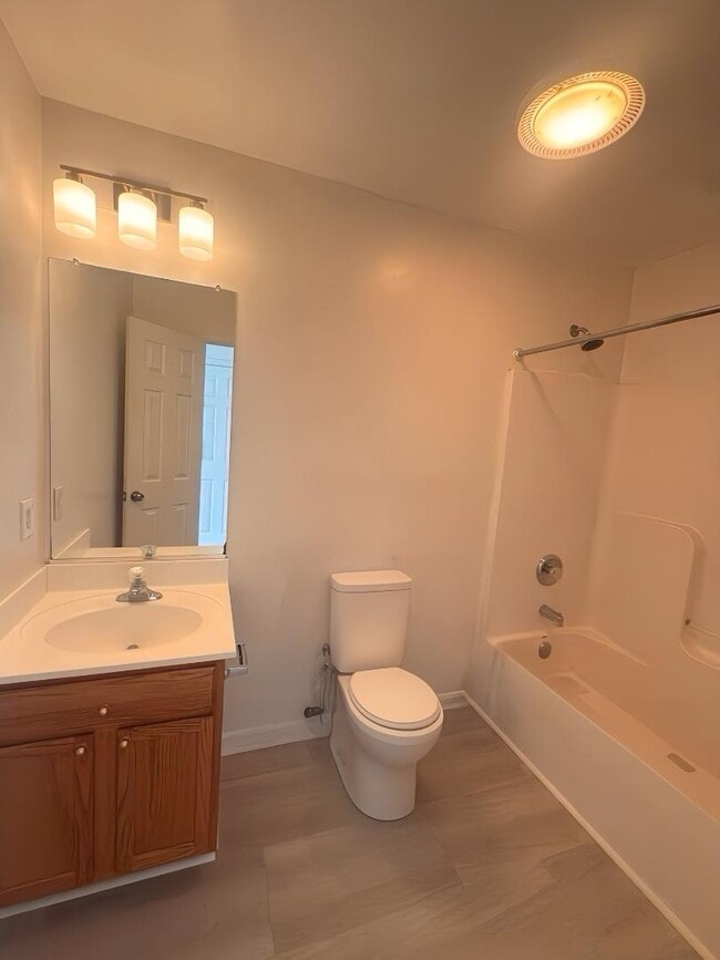 Building Photo - 986 Aztec Dr