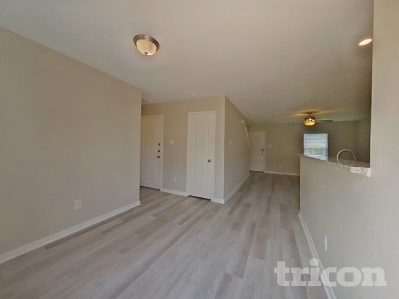 Building Photo - 15684 Del Norte Dr